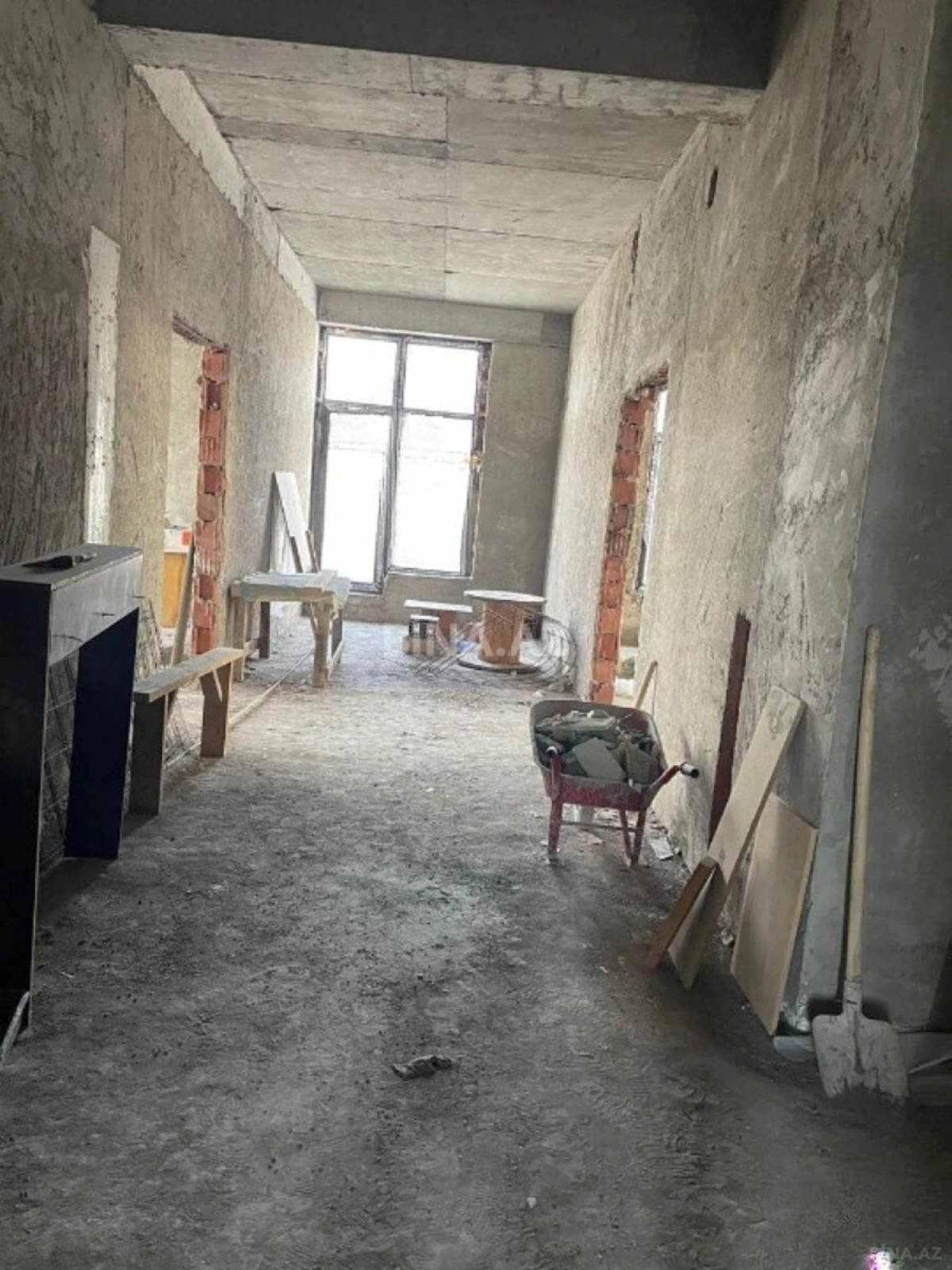 Satılır 6 otaqlı mənzil 700 m²
