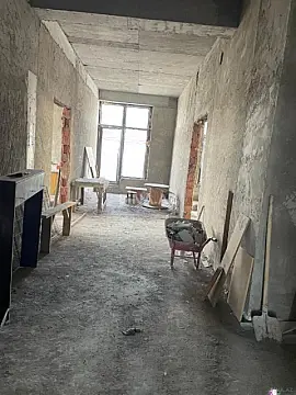 Satılır 6 otaqlı mənzil 700 m²