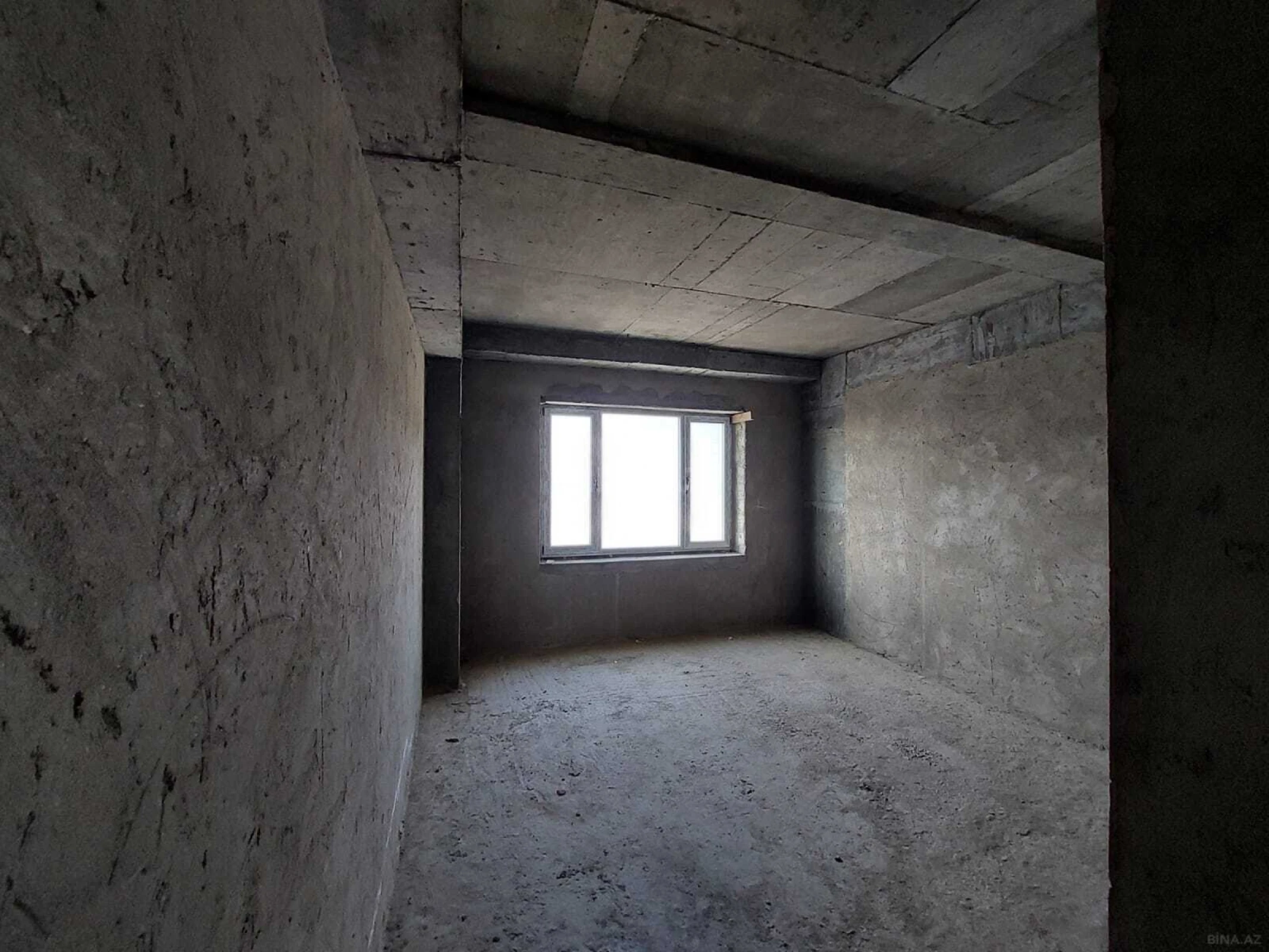 Satılır 3 otaqlı mənzil 145 m²