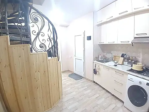 Kirayə verilir 2 otaqlı mənzil 65 m²