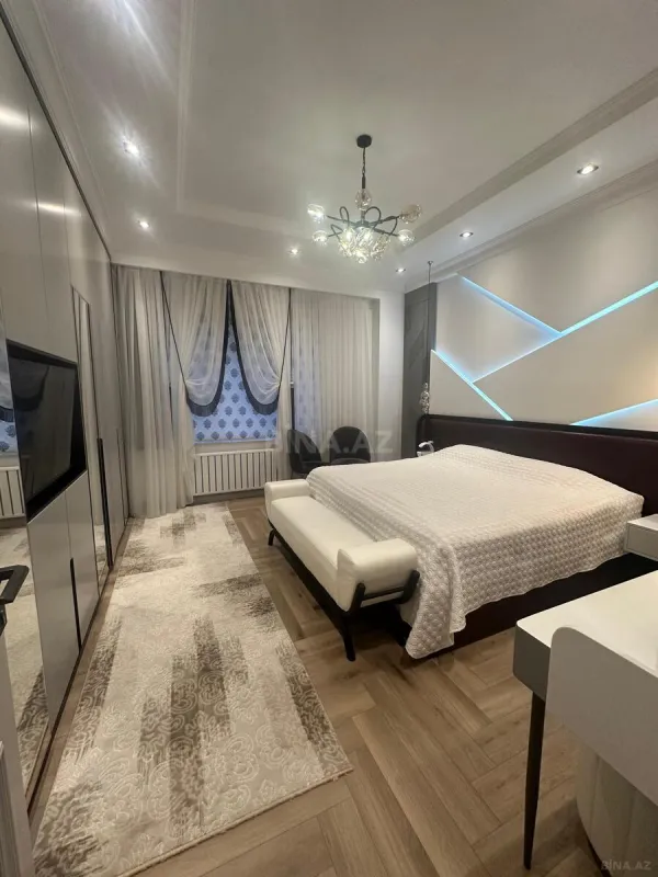 Satılır 4 otaqlı mənzil 132 m²