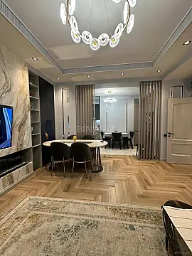Satılır 4 otaqlı mənzil 132 m²