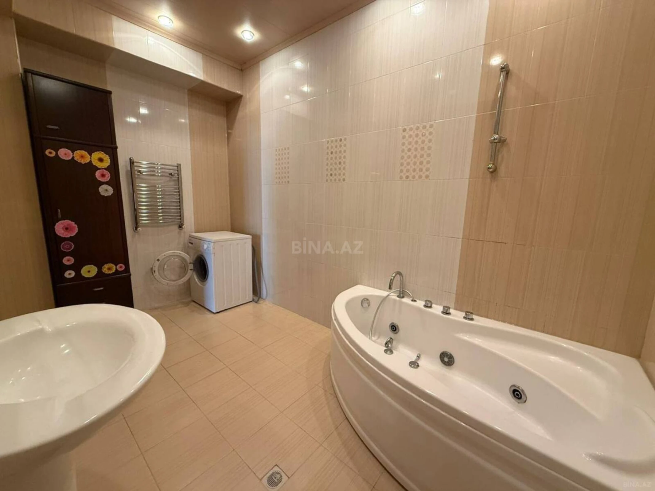 Kirayə verilir 2 otaqlı mənzil 105 m²