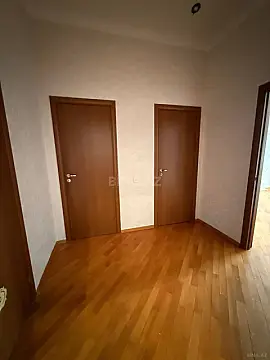 Kirayə verilir 2 otaqlı mənzil 105 m²