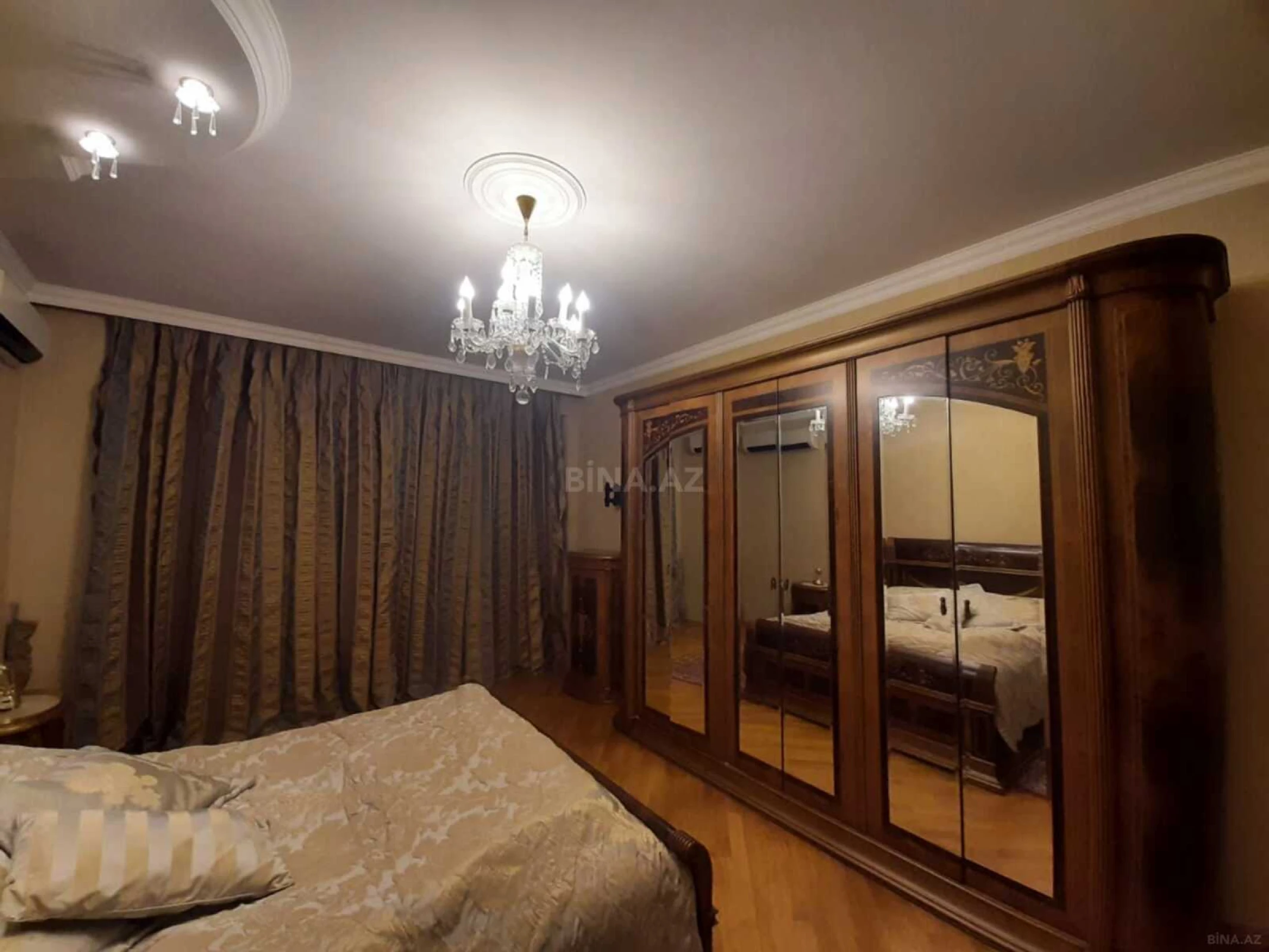 Satılır 3 otaqlı mənzil 152 m²