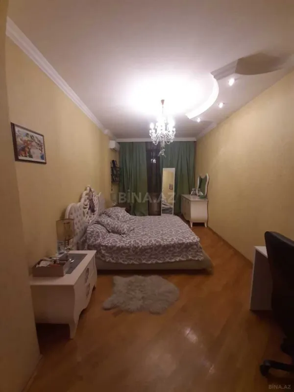 Satılır 3 otaqlı mənzil 152 m²