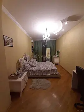 Satılır 3 otaqlı mənzil 152 m²