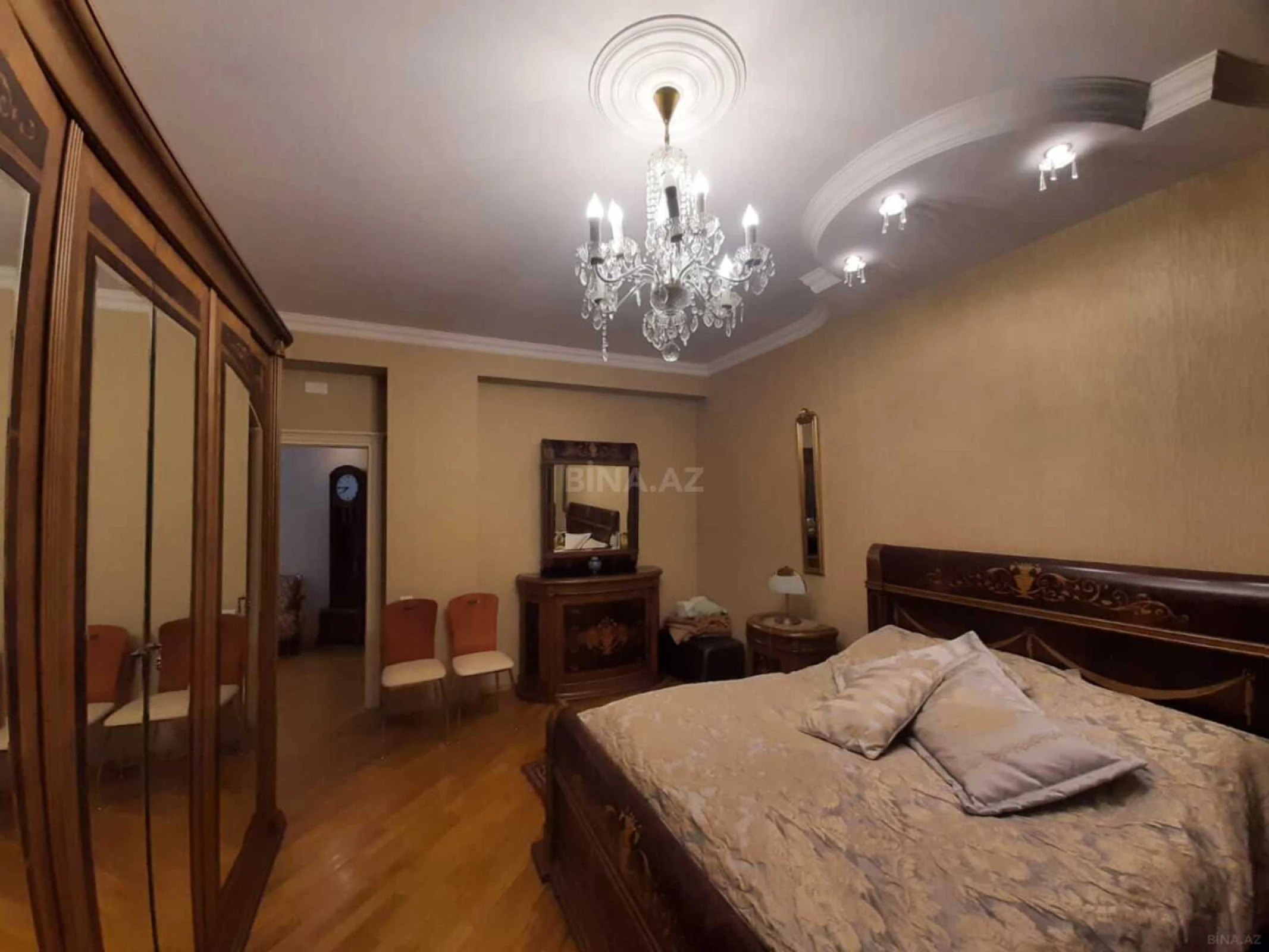 Satılır 3 otaqlı mənzil 152 m²