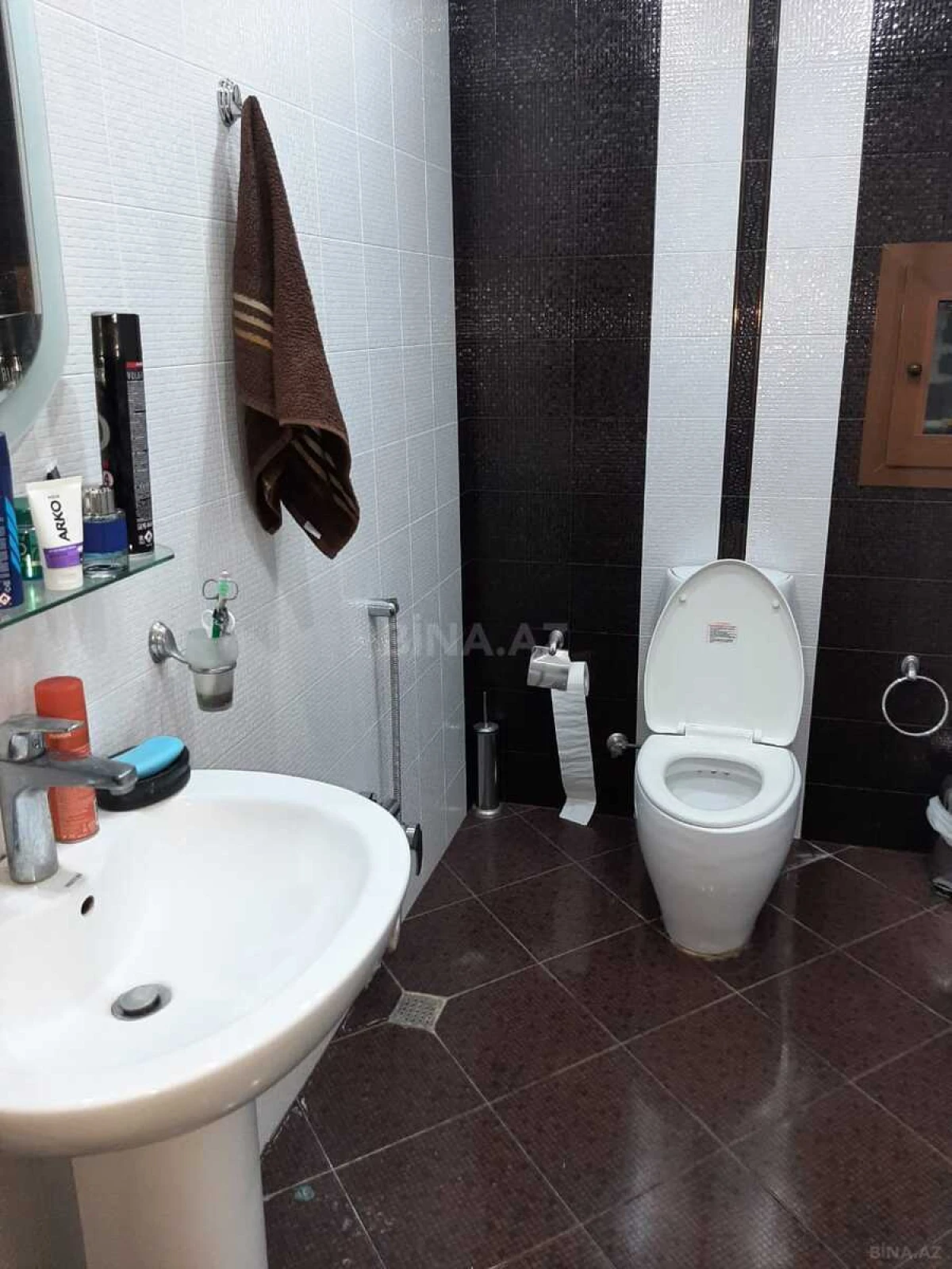 Satılır 3 otaqlı mənzil 152 m²