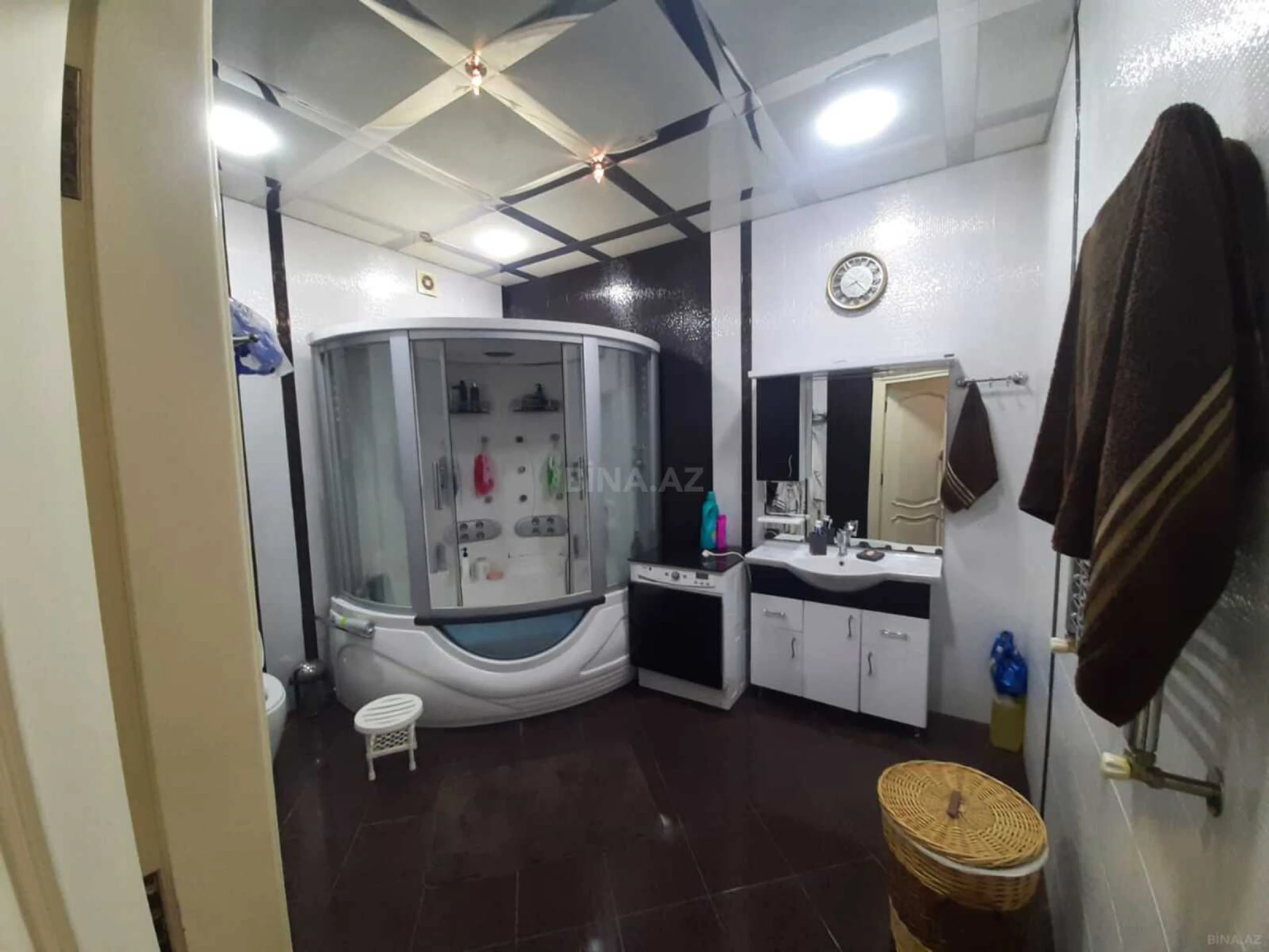 Satılır 3 otaqlı mənzil 152 m²