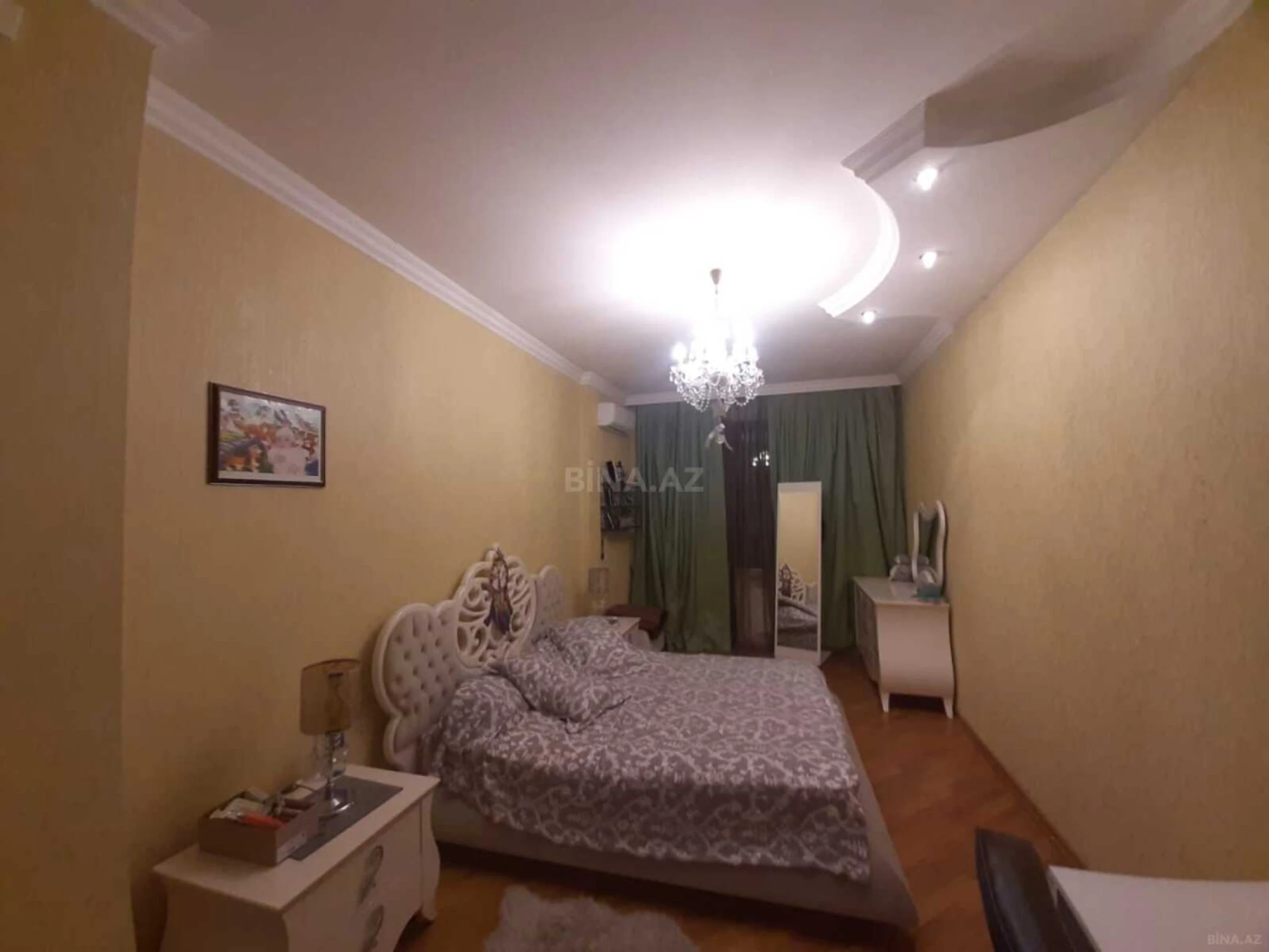 Satılır 3 otaqlı mənzil 152 m²