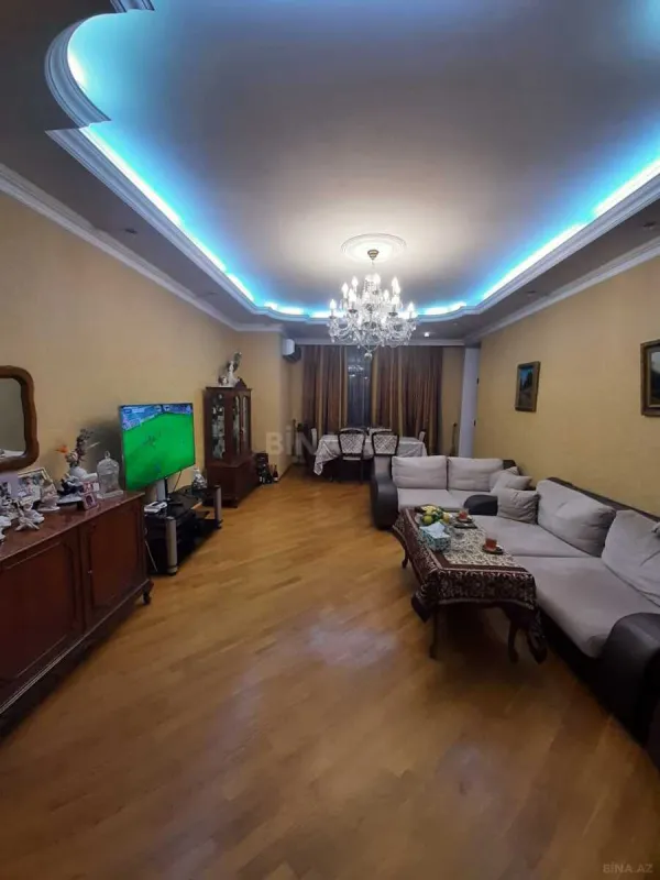 Satılır 3 otaqlı mənzil 152 m²