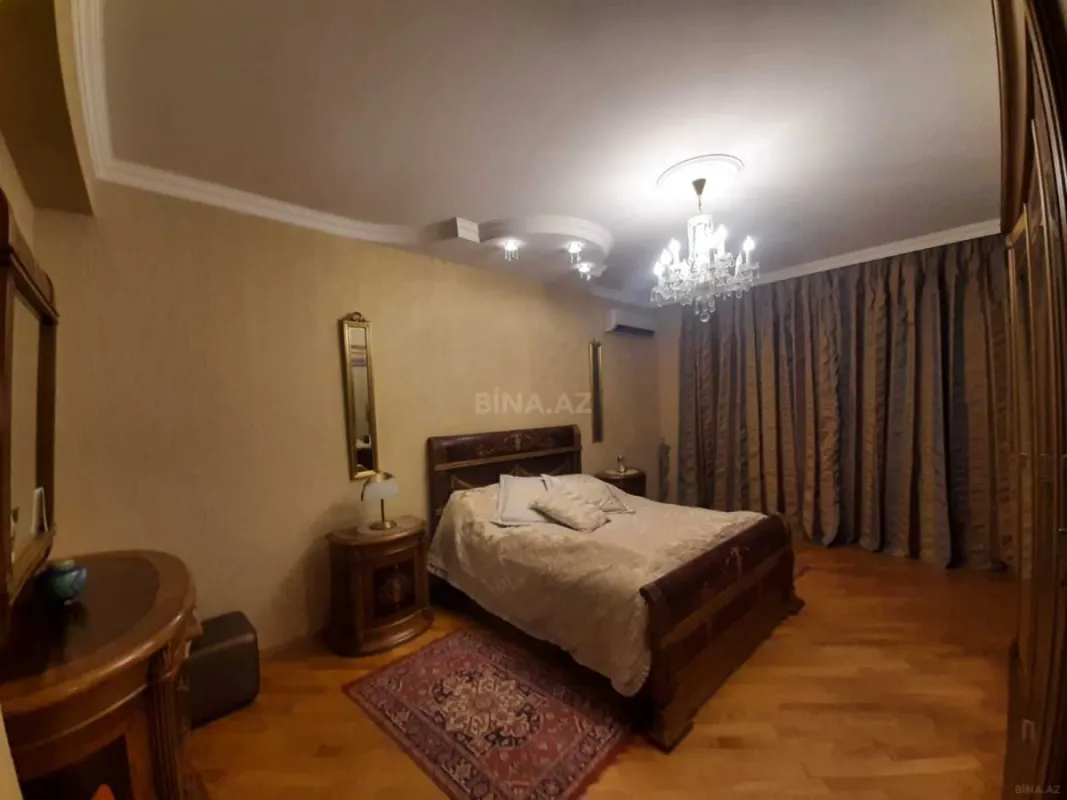 Satılır 3 otaqlı mənzil 152 m²