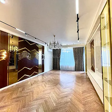 Satılır 5 otaqlı mənzil 220 m²
