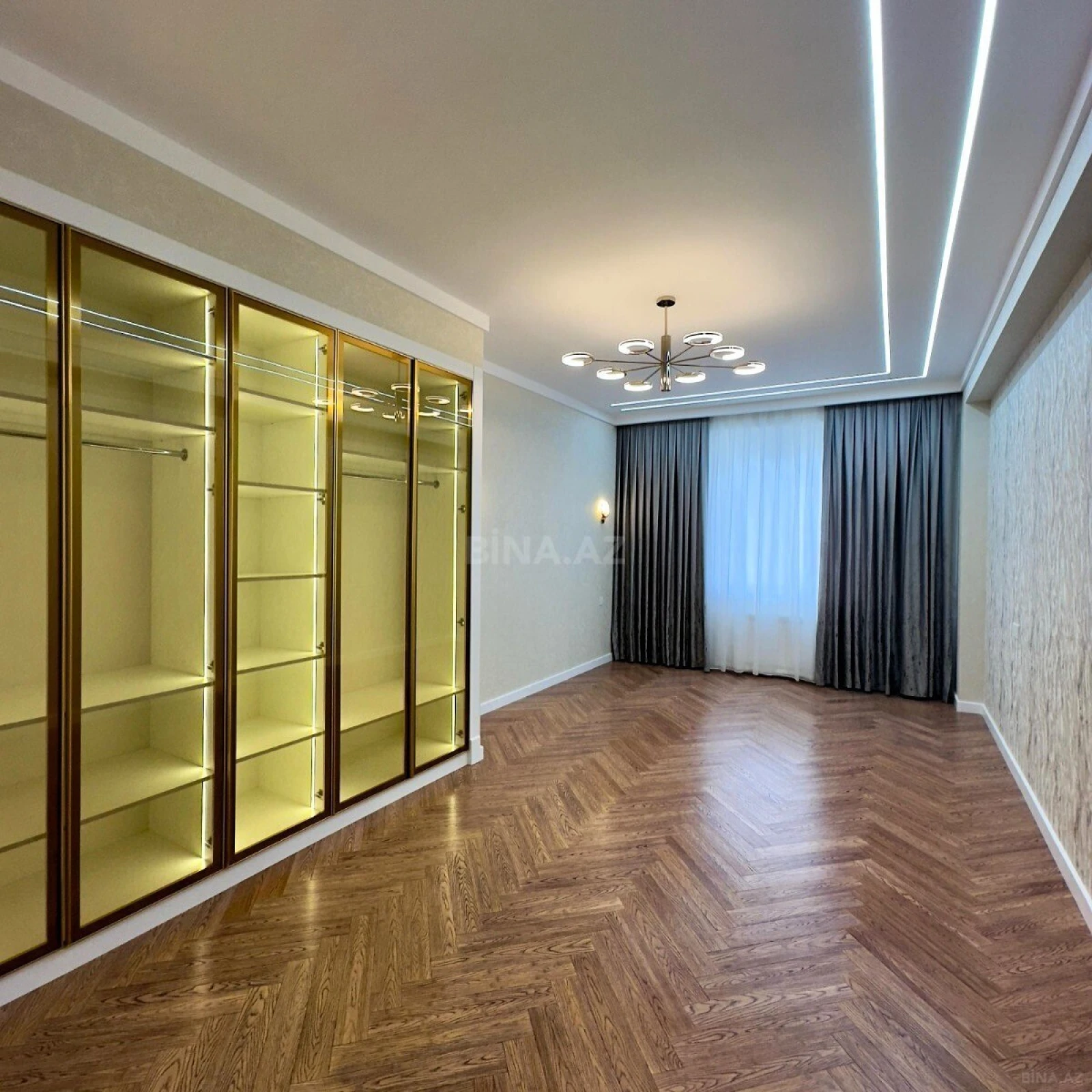 Satılır 5 otaqlı mənzil 220 m²