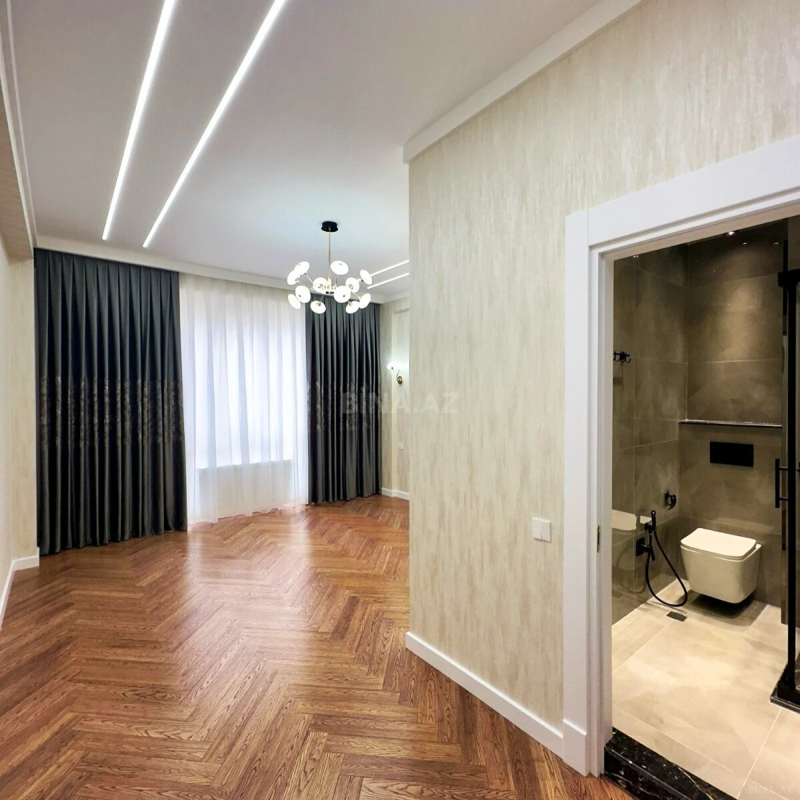 Satılır 5 otaqlı mənzil 220 m²