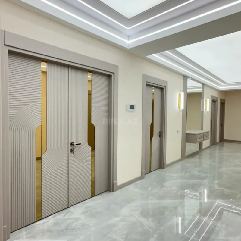 Satılır 5 otaqlı mənzil 220 m²