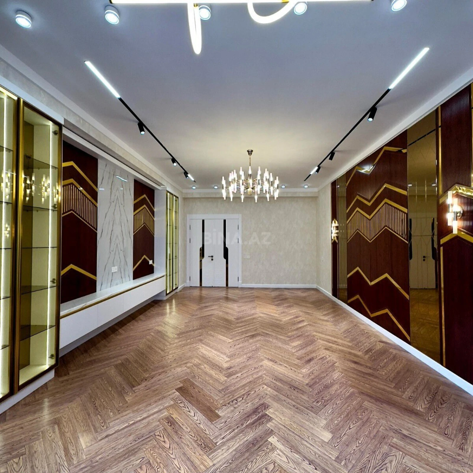 Satılır 5 otaqlı mənzil 220 m²