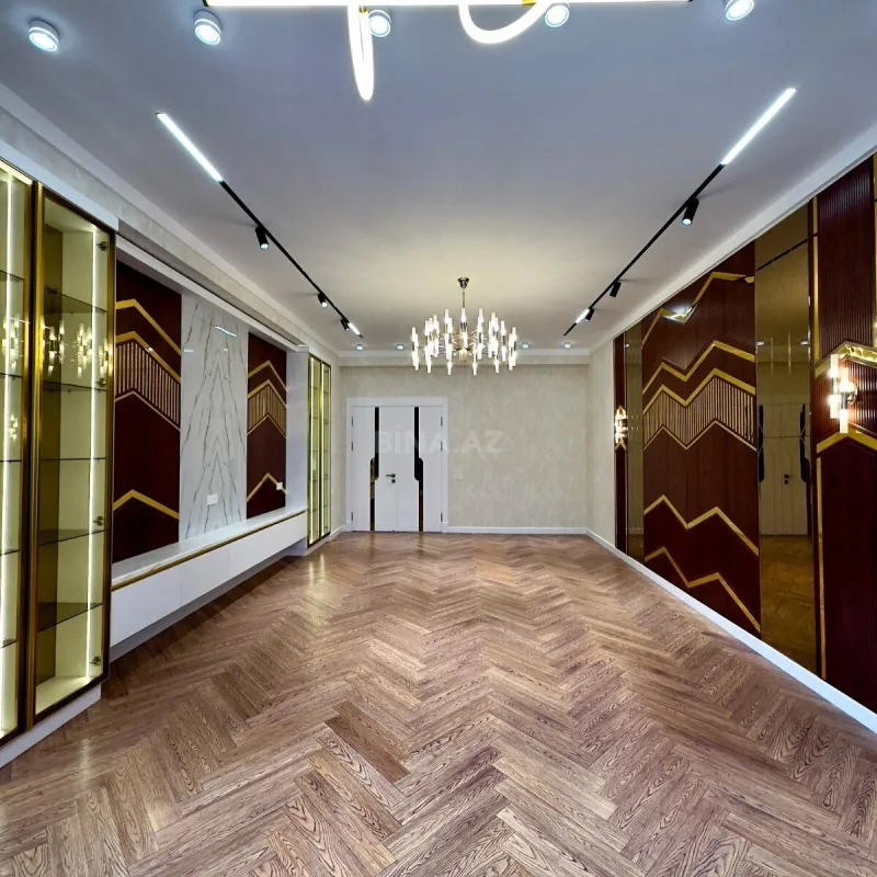 Satılır 5 otaqlı mənzil 220 m²