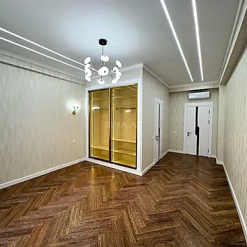 Satılır 5 otaqlı mənzil 220 m²