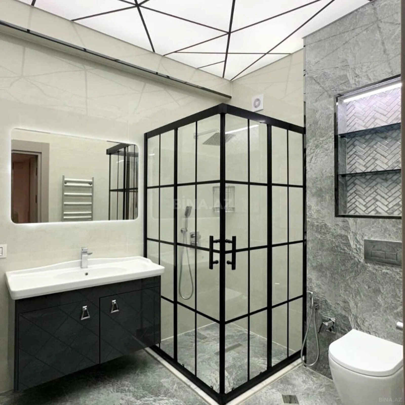 Satılır 5 otaqlı mənzil 220 m²