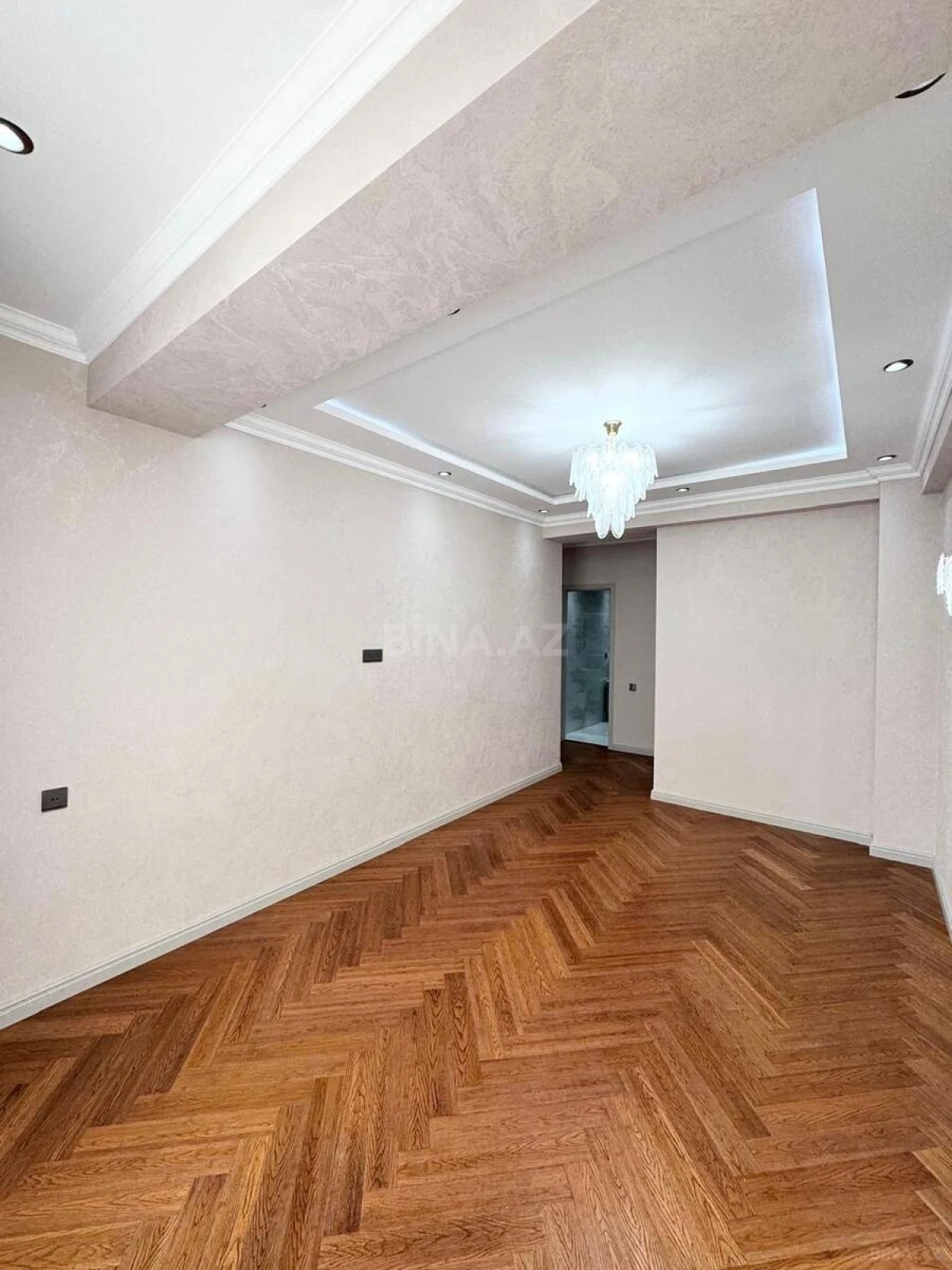Satılır 3 otaqlı mənzil 139 m²