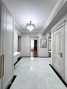 Satılır 3 otaqlı mənzil 139 m²