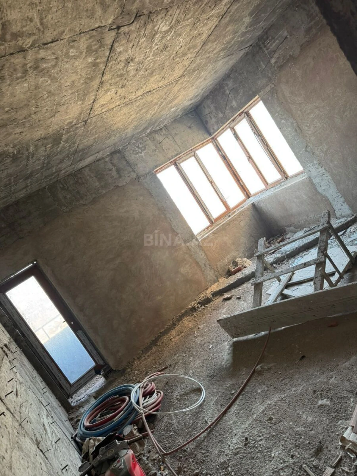 Satılır 3 otaqlı mənzil 155 m²