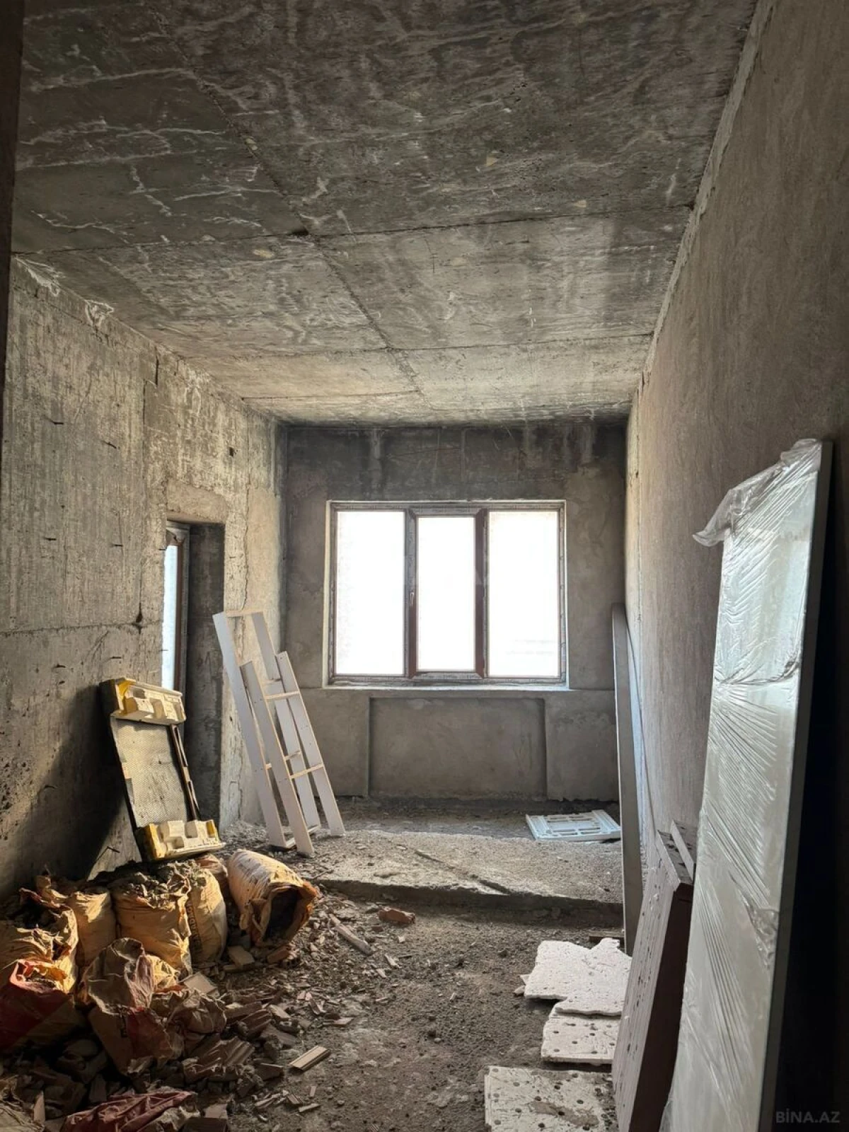 Satılır 3 otaqlı mənzil 155 m²