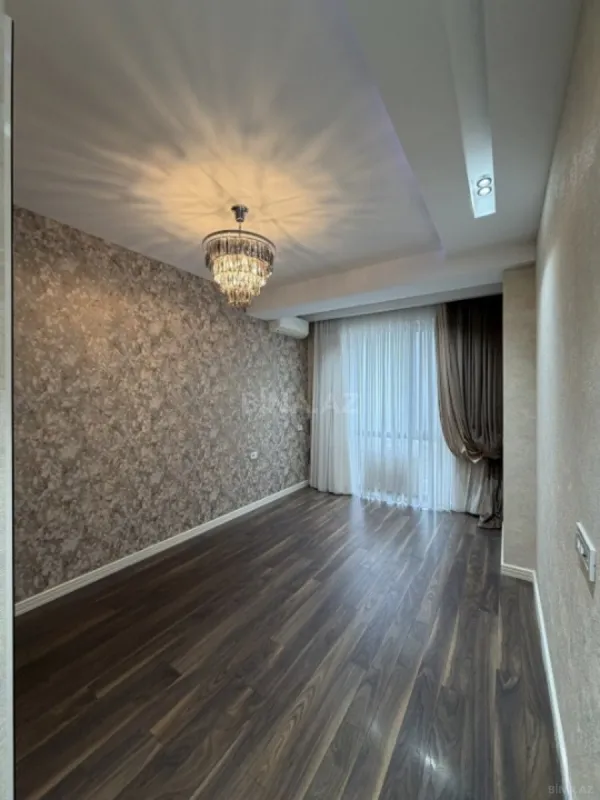 Satılır 4 otaqlı mənzil 146 m²