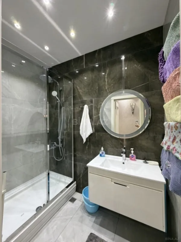 Satılır 4 otaqlı mənzil 146 m²