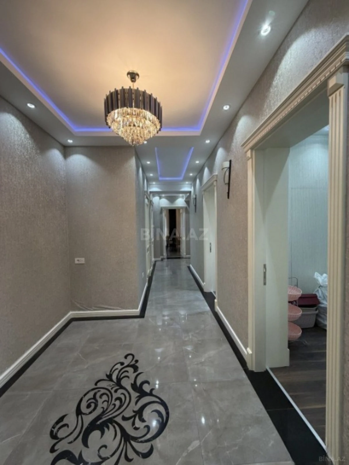 Satılır 4 otaqlı mənzil 146 m²