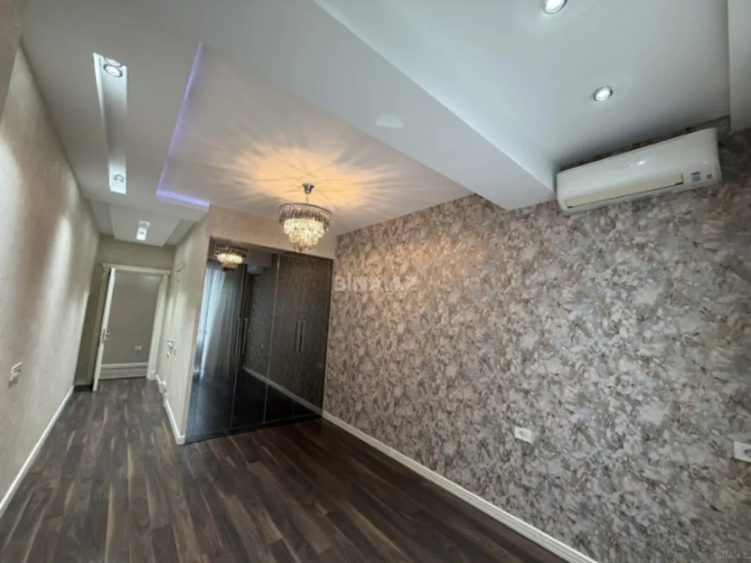 Satılır 4 otaqlı mənzil 146 m²