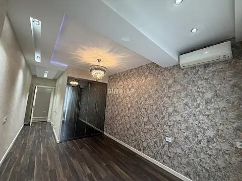 Satılır 4 otaqlı mənzil 146 m²