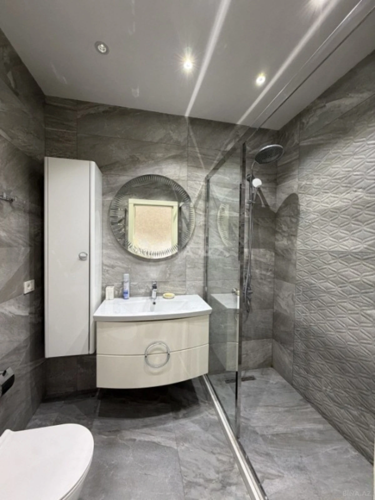 Satılır 4 otaqlı mənzil 146 m²