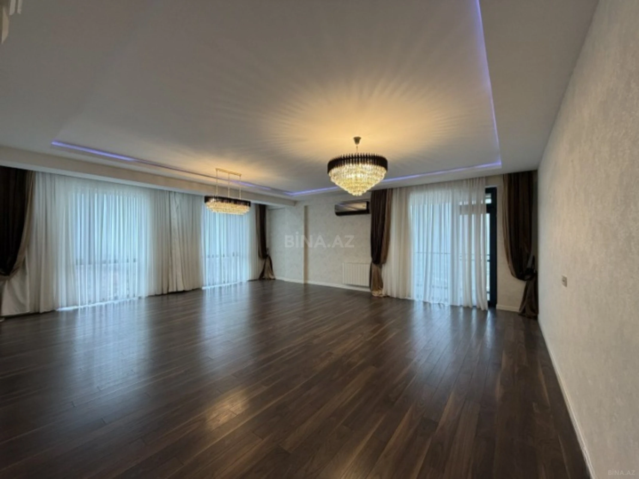 Satılır 4 otaqlı mənzil 146 m²