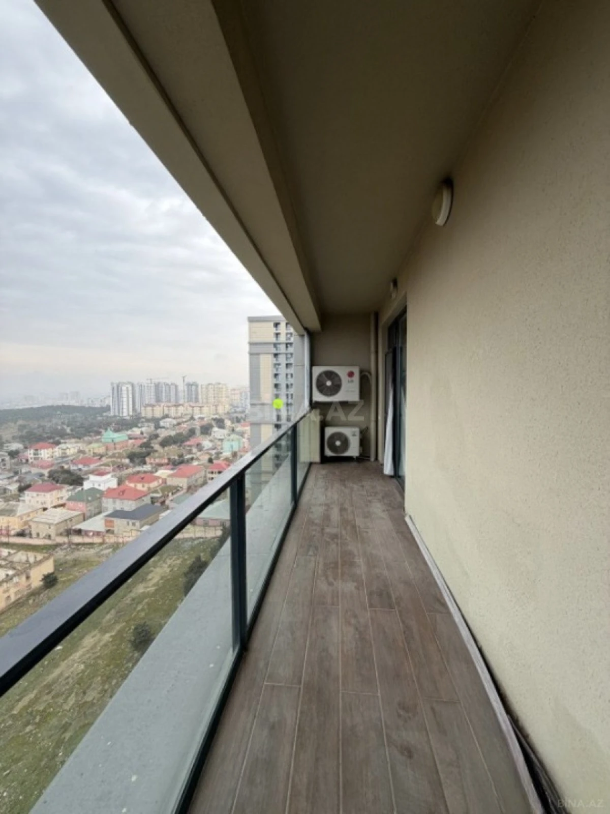 Satılır 4 otaqlı mənzil 146 m²