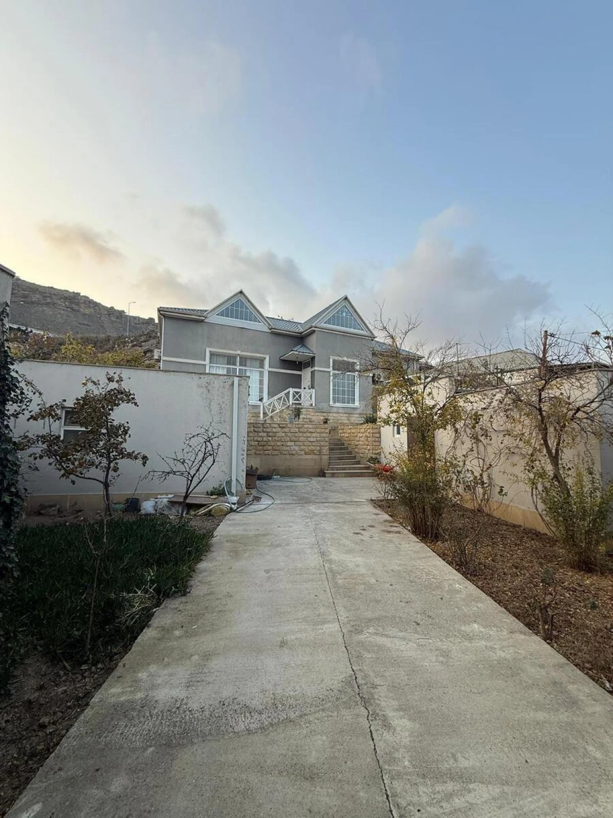 Satılır 6 otaqlı həyət evi 341 m²