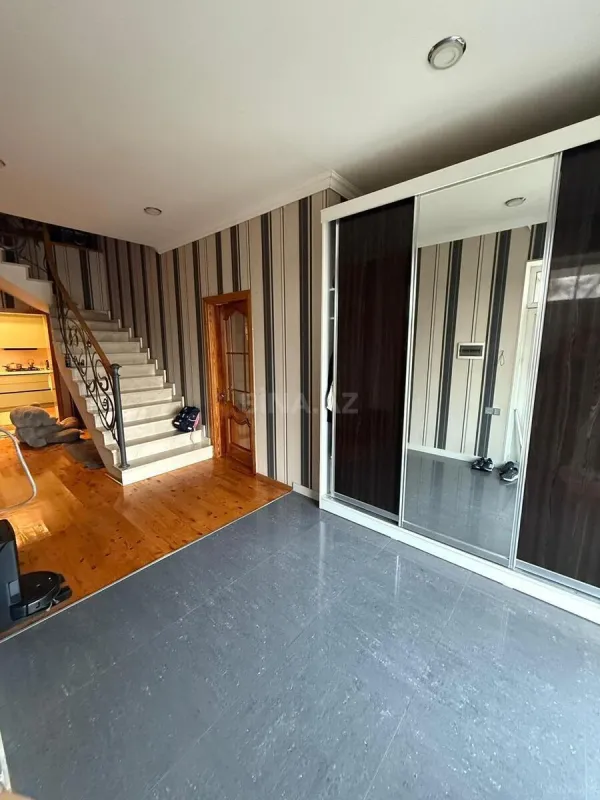 Satılır 6 otaqlı həyət evi 341 m²