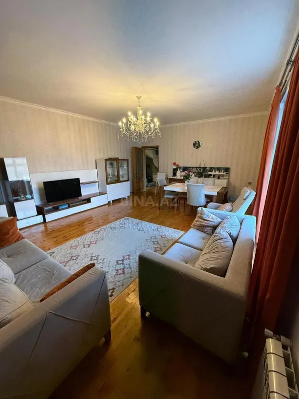 Satılır 6 otaqlı həyət evi 341 m²