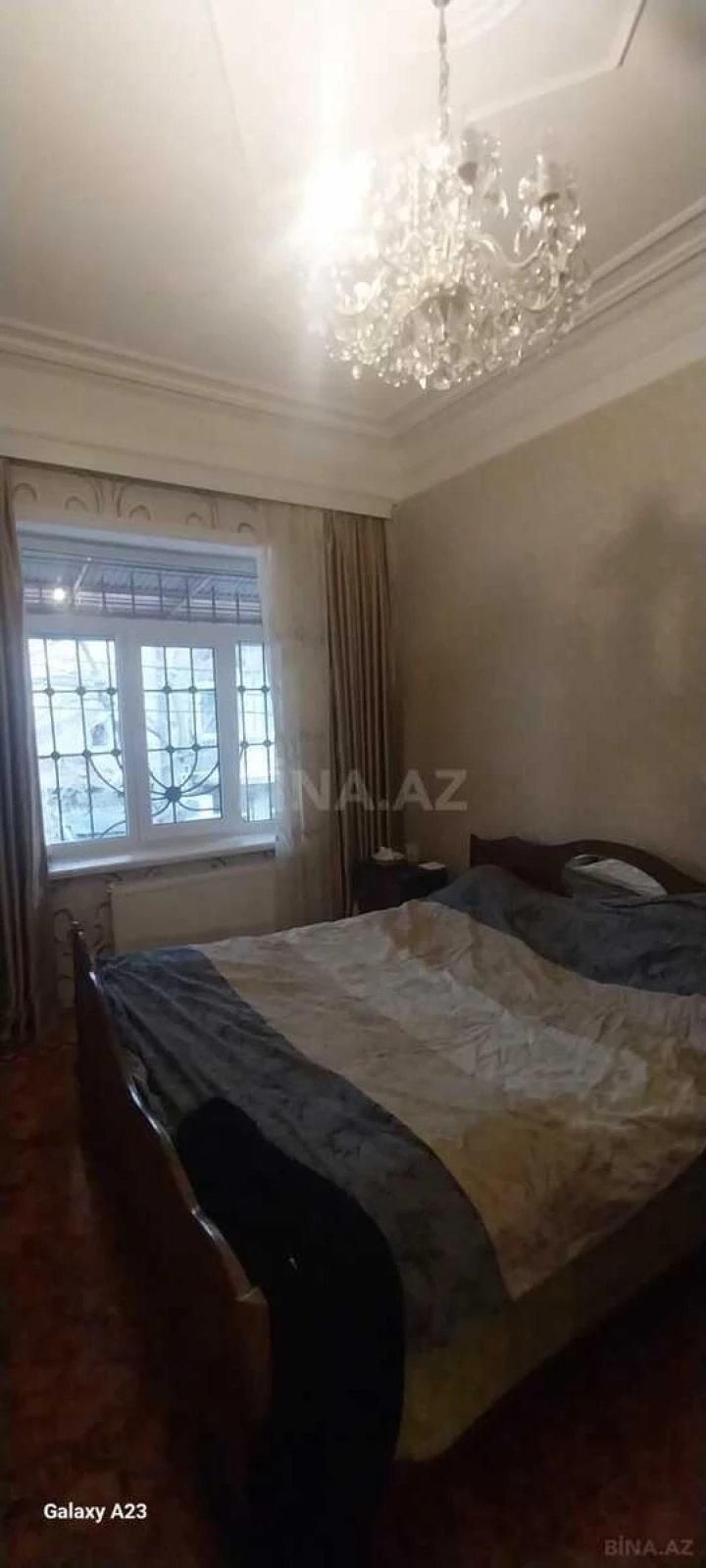 Satılır 5 otaqlı həyət evi 200 m²