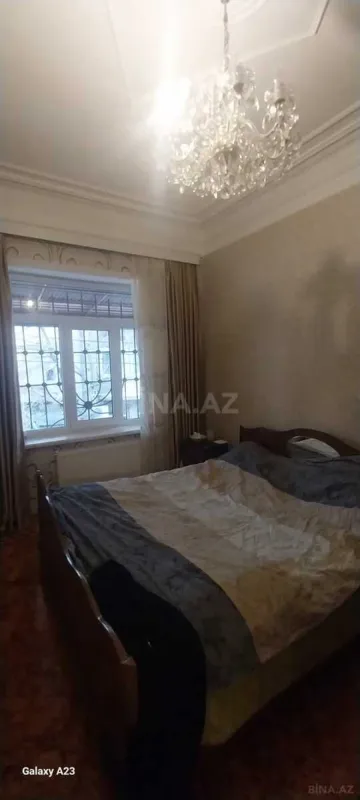 Satılır 5 otaqlı həyət evi 200 m²
