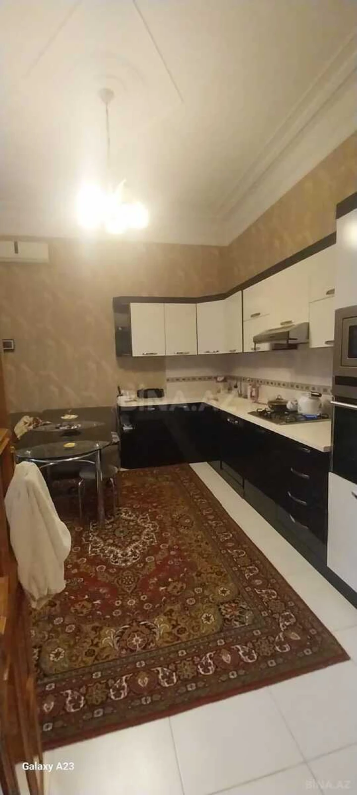 Satılır 5 otaqlı həyət evi 200 m²