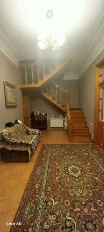 Satılır 5 otaqlı həyət evi 200 m²