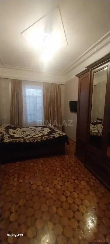 Satılır 5 otaqlı həyət evi 200 m²