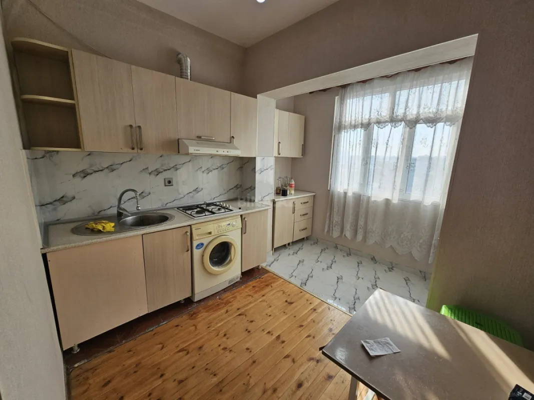 Satılır 2 otaqlı mənzil 75 m²
