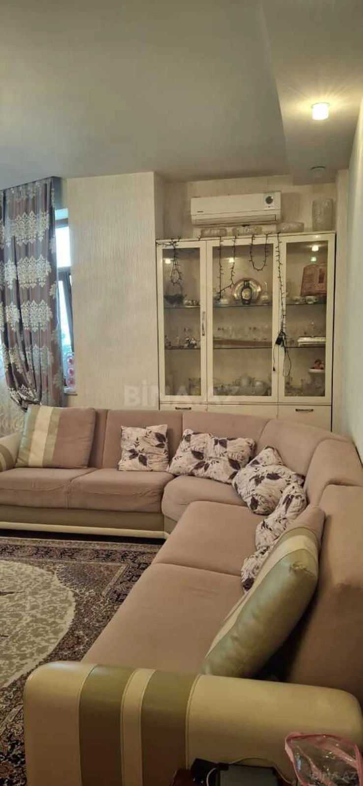 Satılır 2 otaqlı mənzil 105 m²