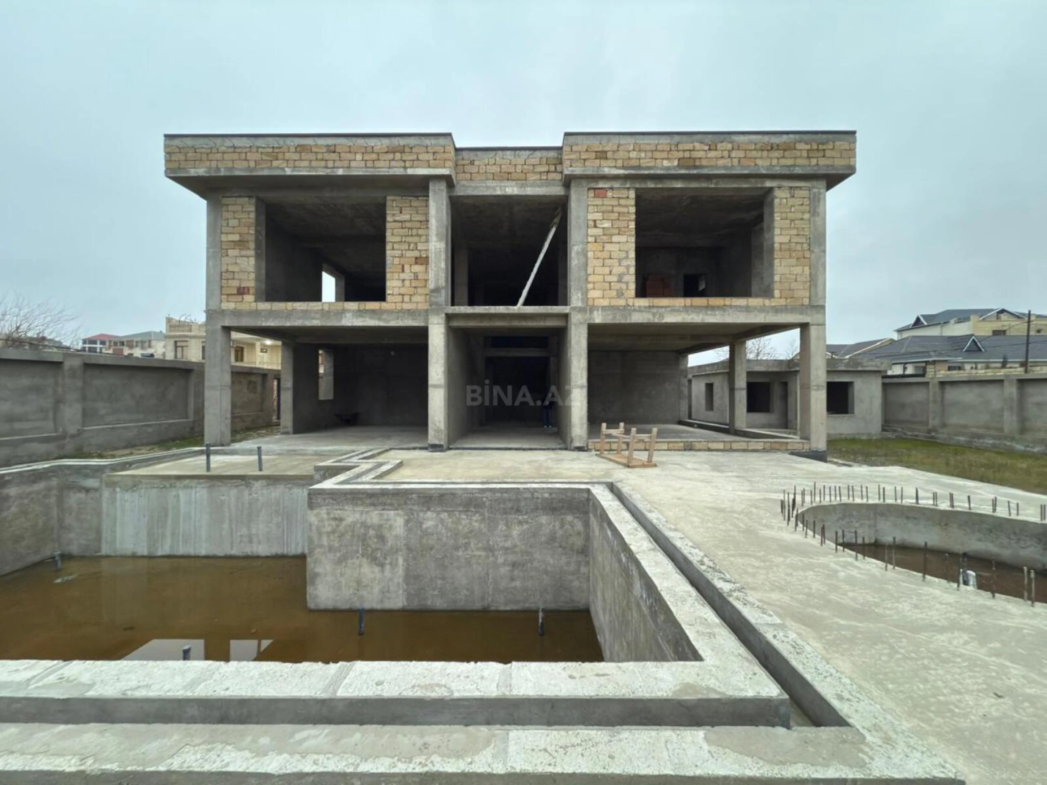 Satılır 5 otaqlı həyət evi 500 m²