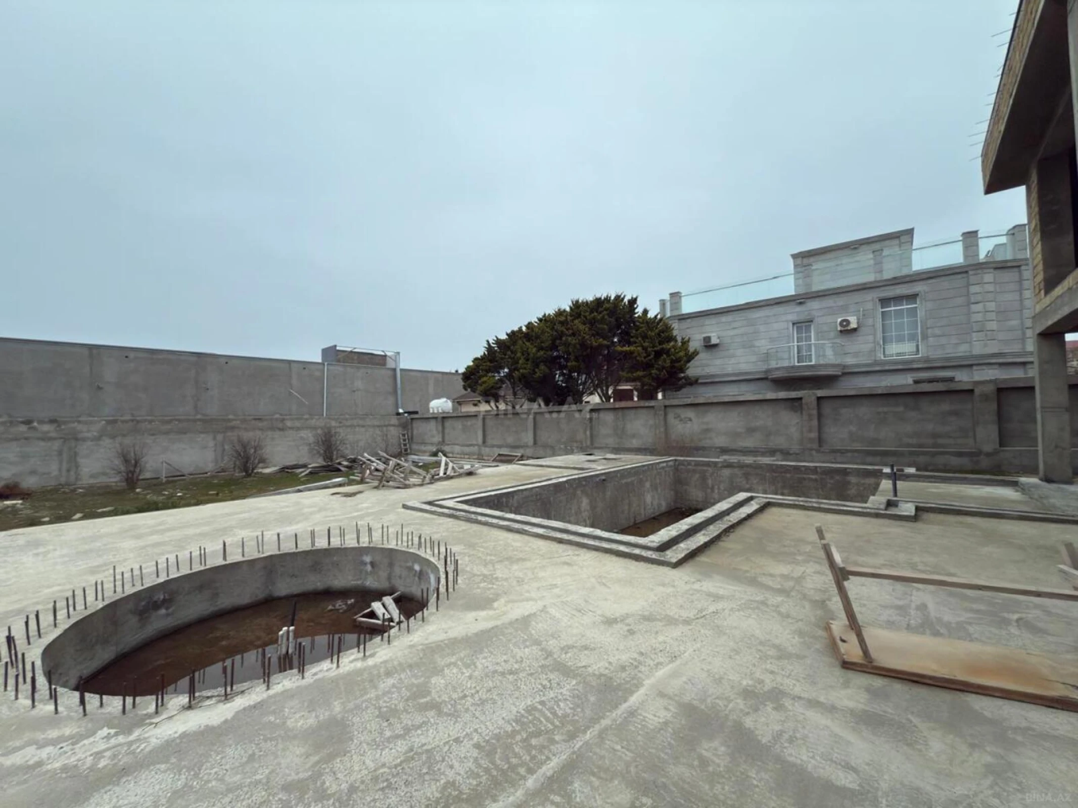 Satılır 5 otaqlı həyət evi 500 m²