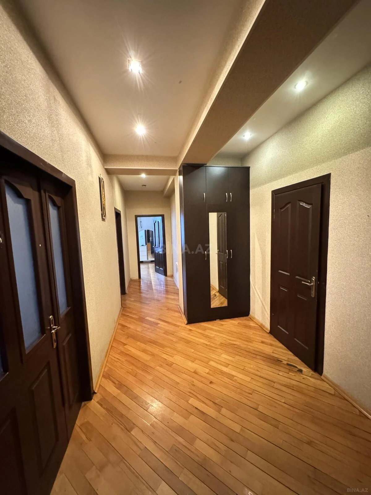 Kirayə verilir 2 otaqlı mənzil 94 m²